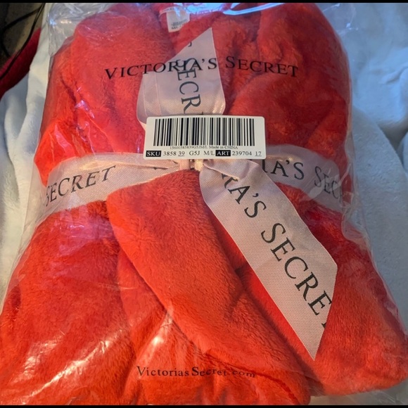 NEW Victoria’s Secret Robe - Picture 4 of 5